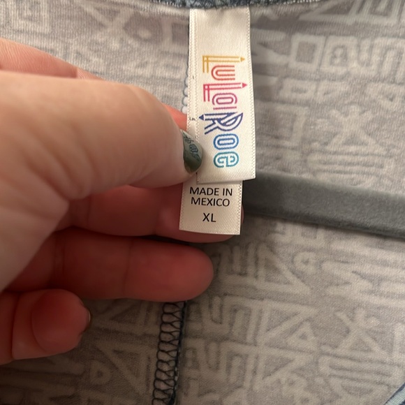 Lula Roe XL Perfect Tee - Picture 2 of 4